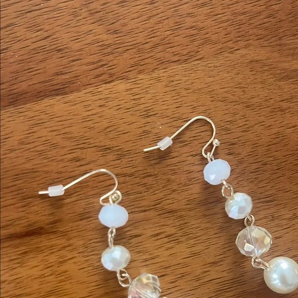 Liz Claiborne White Pearl Jewelry Set - Picture 3 of 9